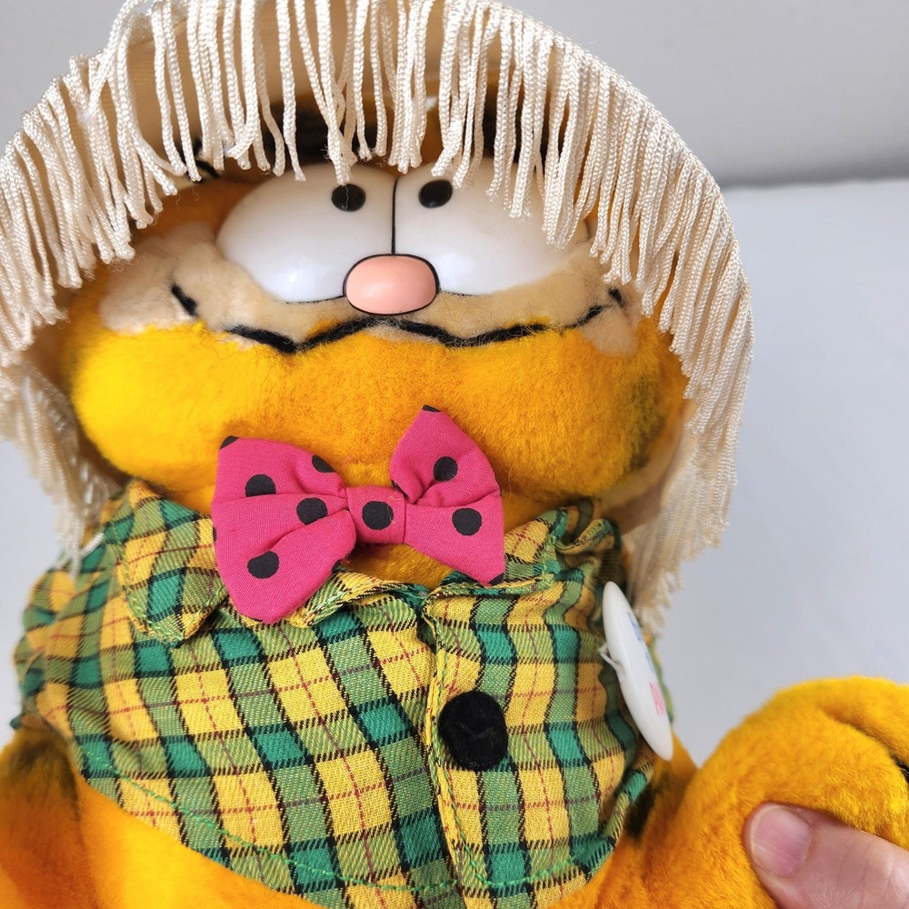 Vintage 1981 Dakin Garfield Plush Born to Party Lampshade Hat Plaid Shirt